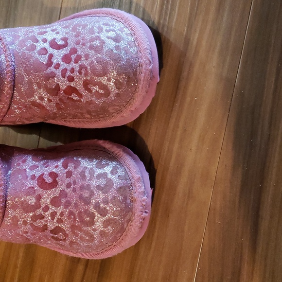 UGG kids boots size 8.  Pink Sparkly Cheetah print - Picture 7 of 7